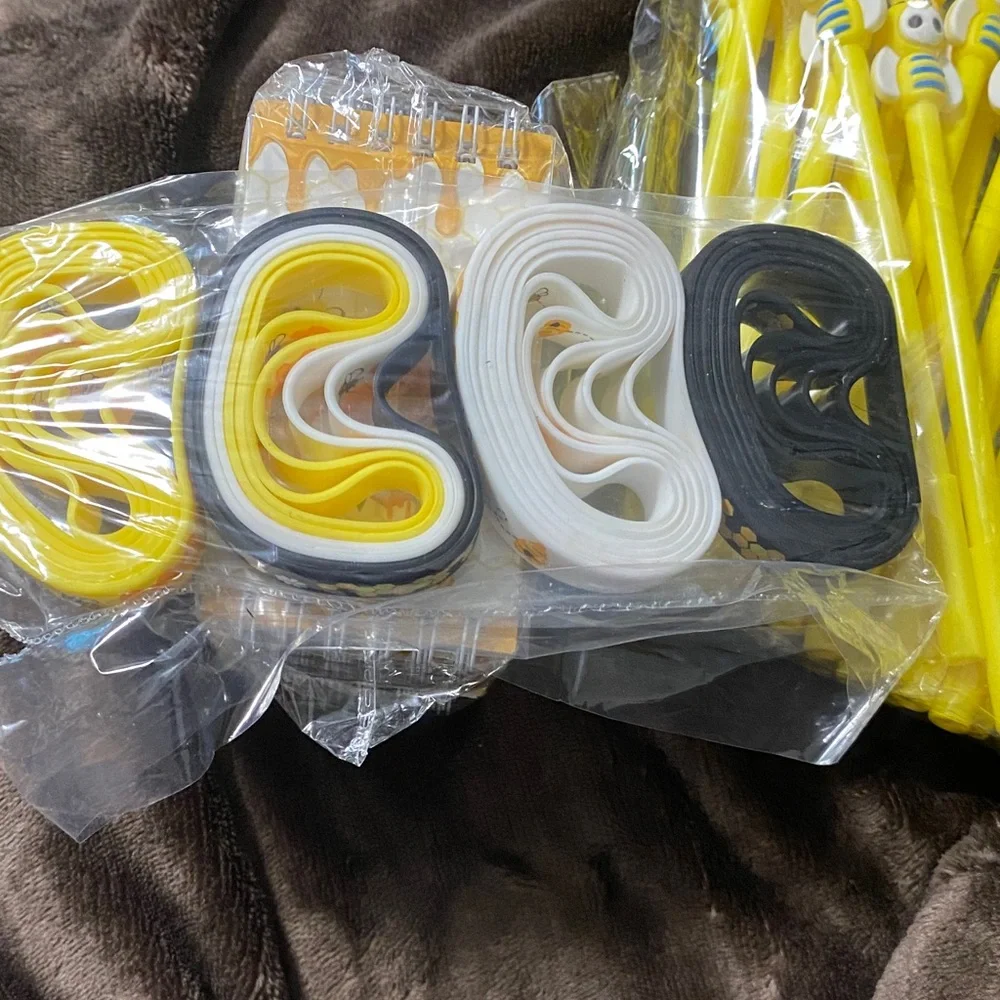 Sweet as can Bee Party Favor Set